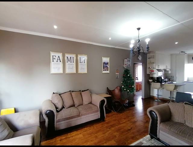 2 BEDROOM TOWNHOUSE FOR SALE IN MEIRINGSPARK EXT 4